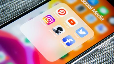 Experter varnar för åldersgränser på sociala medier